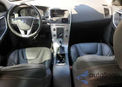 2017 Volvo Xc60 T6 Dynamic z USA, uszkodzony, nr VIN YV449MRR4H2064331